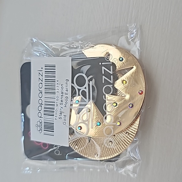 Starry Sensation Gold Hoop Earrings ✨️ SALE NWT - Picture 3 of 3